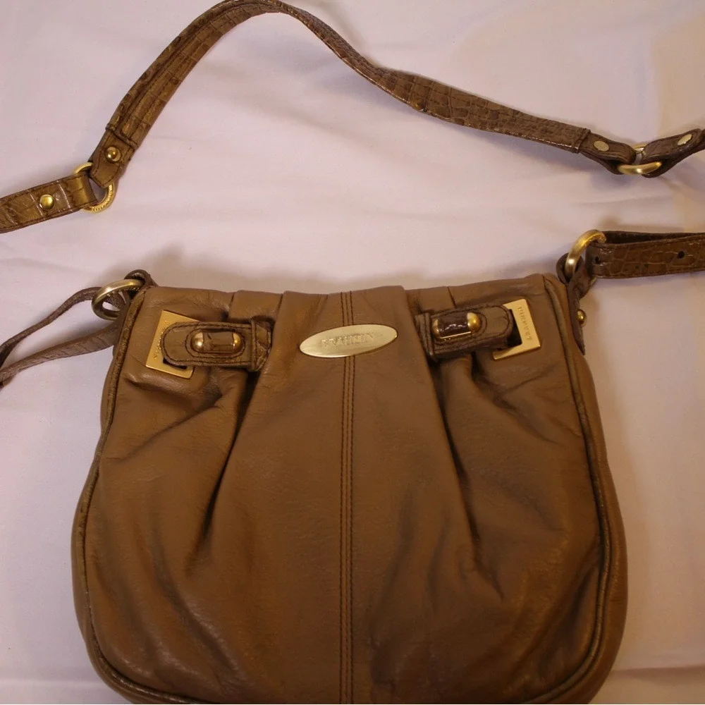 Brahmin‎ Tan Leather Pleated Crossbody Bag Gold Hardware Adjustable Strap